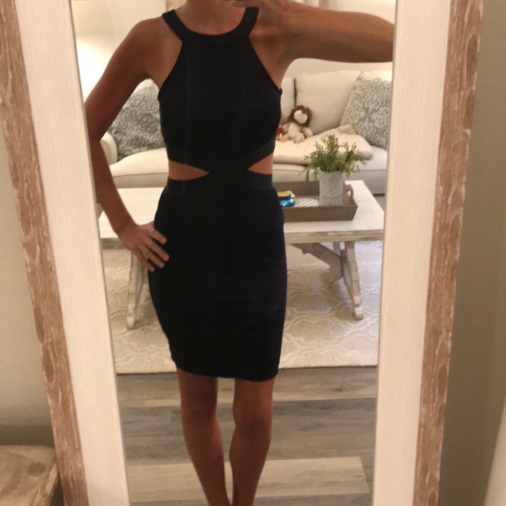 Cut out dress - Picture 2 of 5